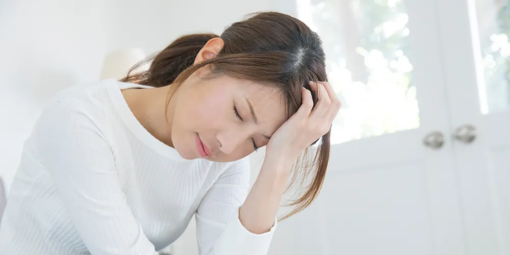頭が痛い女性